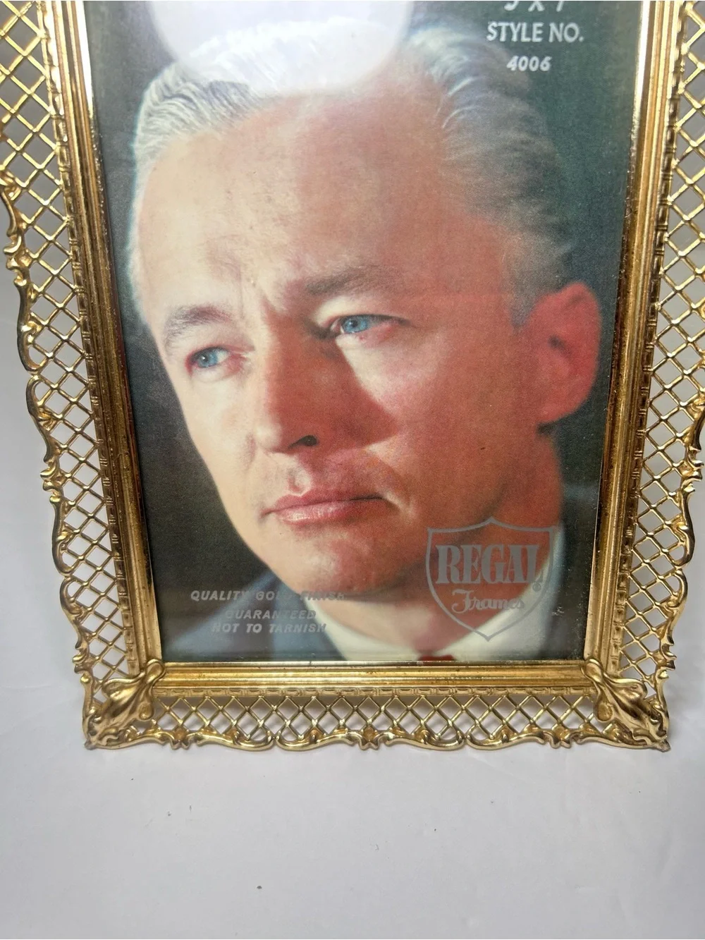 Vintage Regal 5x7 Gold-Finish Metal Picture Rectangular Free Stand or Hang NEW